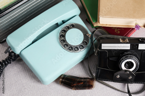 Naklejka samoprzylepna Retro skład ze starego telefonu i inne rzeczy, z bliska