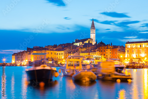 Plakat na papierze fotorealistycznym Nadmorskie miasteczko rovinj, istria, chorwacja.