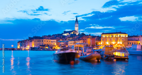 Plakat na papierze fotorealistycznym Nadmorskie miasteczko rovinj, istria, chorwacja.
