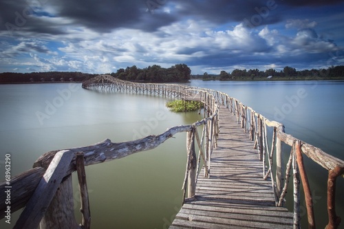 Nowoczesny obraz na płótnie Wooden bridge crossover reservoir southern of Thailand