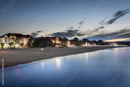 Naklejka samoprzylepna Zachód słońca nad sopotową plażą w polsce