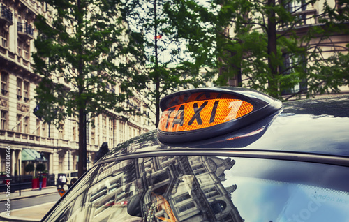 Fotografía taxi cab by London street