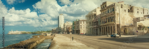 Obraz na płótnie canvas czteroczęściowy "tetraptyk" Stara havana ze starożytnymi budynkami i zamkiem el morro