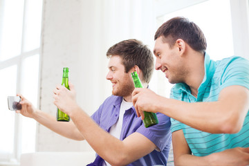 Poster - smiling friends with smartphone and beer at home