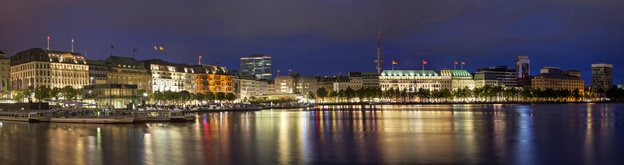 Fototapete - Evening panorama of Hamburg from Alster lake