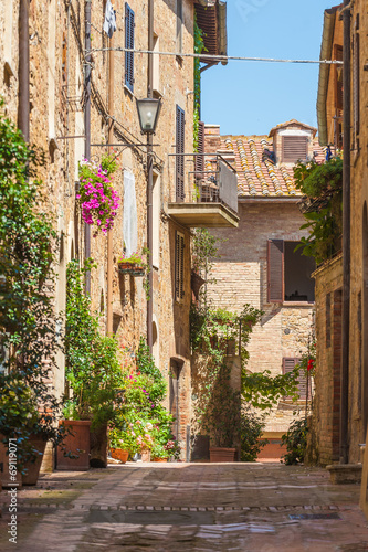 Naklejka na szafę Sunny streets of Italian city Pienza in Tuscany