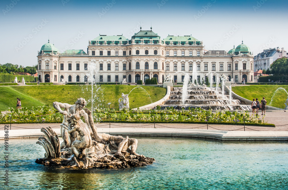 Famous Schloss Belvedere in Vienna, Austria - obrazy, fototapety, plakaty 