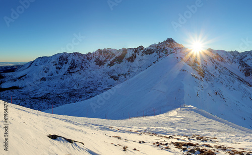 Obraz na płótnie canvas Tatry zimą w polsce