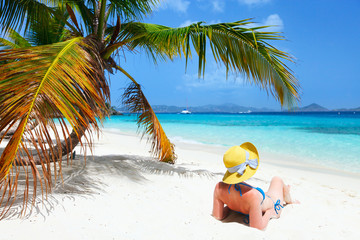 Canvas Print - Young woman relaxing at beach