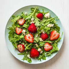 Wall Mural - Salad with arugula,strawberries and cheese