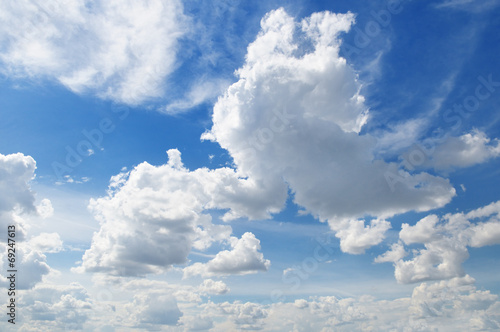 Obraz na płótnie canvas dwuczęściowy "dyptyk" Chmury cumulus w błękitne niebo