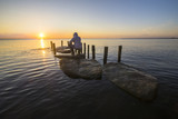 Fototapeta Fototapety z morzem do Twojej sypialni - Kamienna przystań,kontemplowanie wschodu słońca