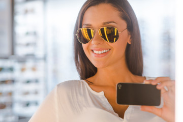 Poster - Selfie in optic store.