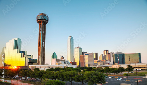 Naklejka samoprzylepna Dallas cityscape wieczorem