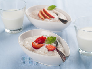 Canvas Print - porridge with fruit and berr