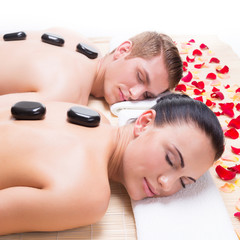 Poster - Attractive couple relaxing in spa salon.