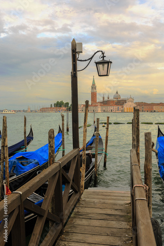 Board z aluminiowym obramowaniem Wenecja, Włochy - gondole i san giorgio maggiore