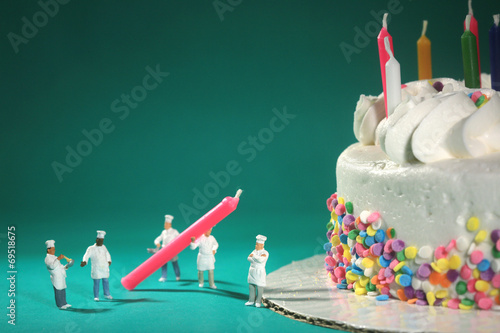 Fotografie, Obraz Tiny Miniature Scaled People in Curious Concepts