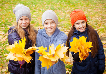 Sticker - Children at autumn