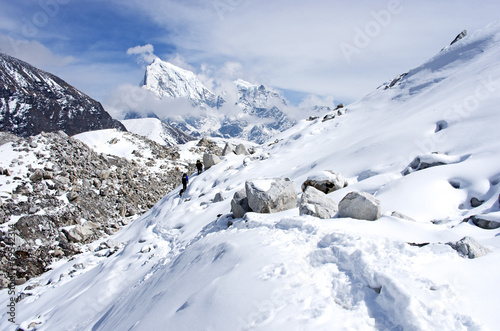 Board z aluminiowym obramowaniem Lodowiec ngozumba, park narodowy sagarmatha, Nepal,