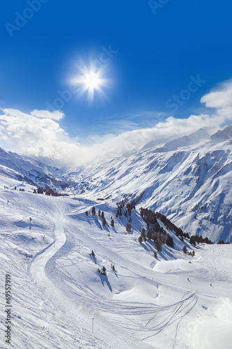 Board z aluminiowym obramowaniem Górski ośrodek narciarski hochgurgl austria