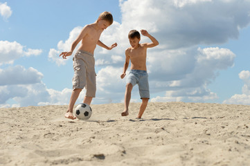 Canvas Print - Brothers playing football