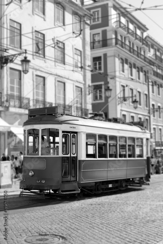 Nowoczesny obraz na płótnie Tram in Lisbon, retro