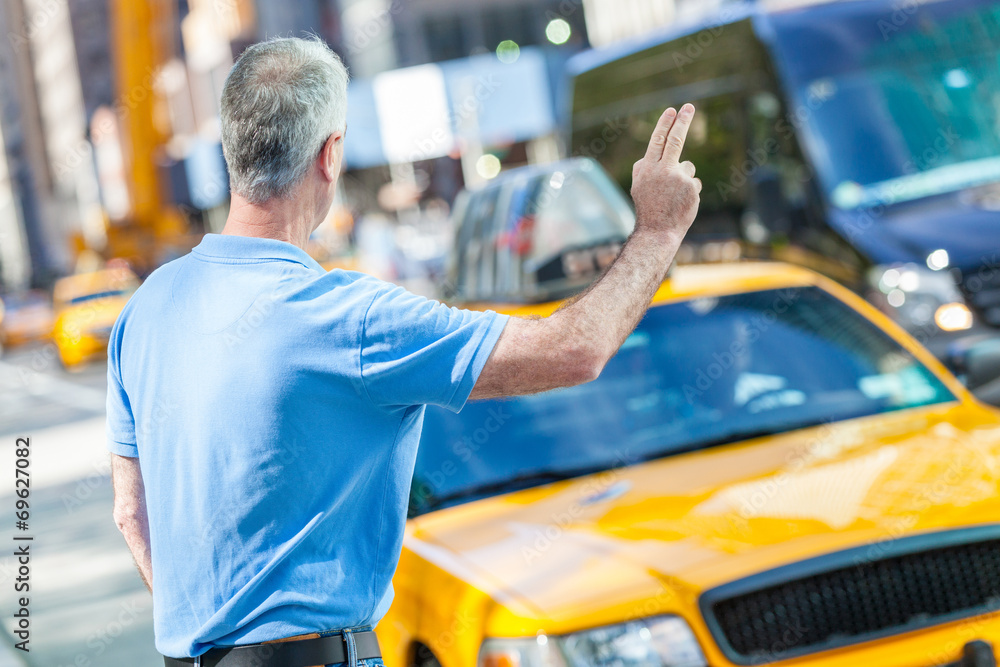 Senior Man Calling a Cab in New York - obrazy, fototapety, plakaty 