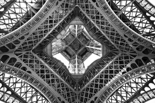 Naklejka na drzwi The Eiffel tower, view from below, Paris, France