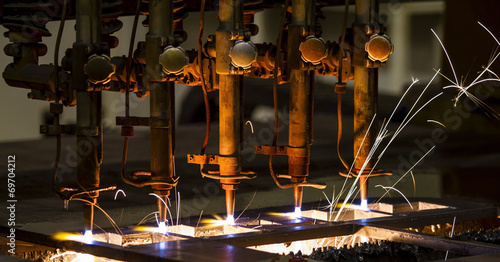 Cuadros en Lienzo CNC LPG cutting with sparks close up