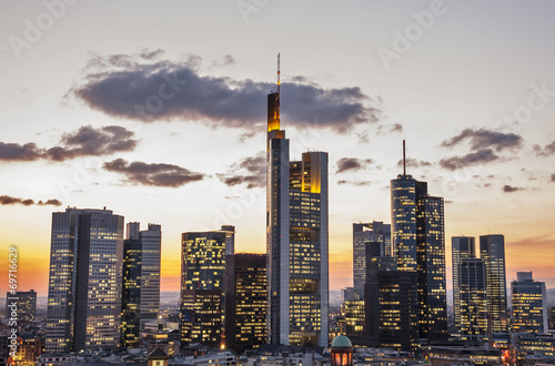 Fototapeta na wymiar Skyline von Frankfurt am Main am Abend