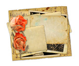 Fototapeta Tulipany - Pile of old photos and letters with bouquet of dried roses on wh