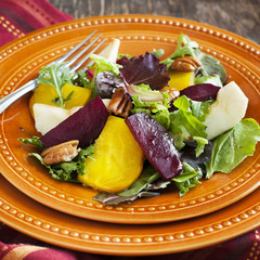 Canvas Print - Salad with roasted beetroot, apple and pecans