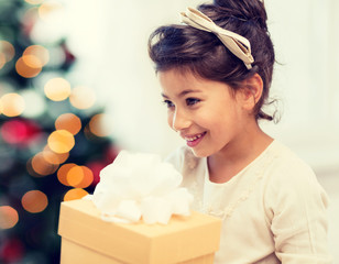 Poster - happy child girl with gift box