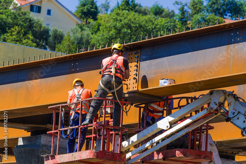 Workers in the construction of a tunnel