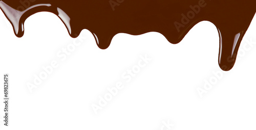 Dekoracja na wymiar  rozpuszczona-czekolada-kapie-na-bialym-tle