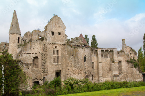 Photo Stock Les ruines du château d'Armentières sur Ourcq en Picardie