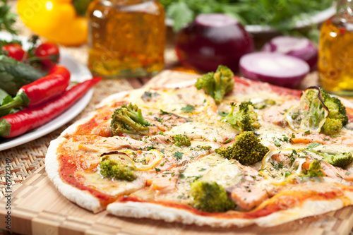 Naklejka samoprzylepna Pizza z brokułami