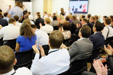 Canvas Print - The audience listens to the acting in a conference hall