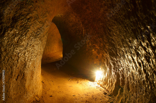 Board z aluminiowym obramowaniem Tunel chi chi z podziemną ziemią