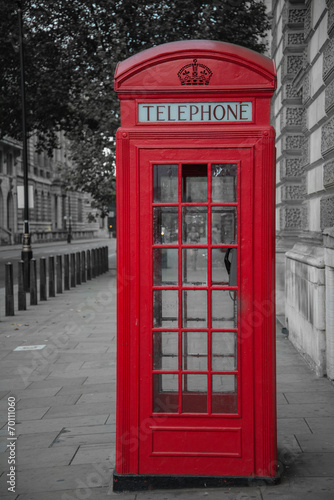 Naklejka - mata magnetyczna na lodówkę Tradycyjna budka telefoniczna w Londynie