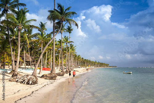 Plakat na papierze fotorealistycznym Karaibska plaża o wschodzie słońca