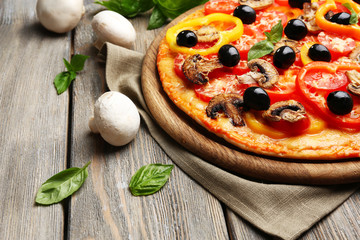 Canvas Print - Delicious pizza served on wooden table