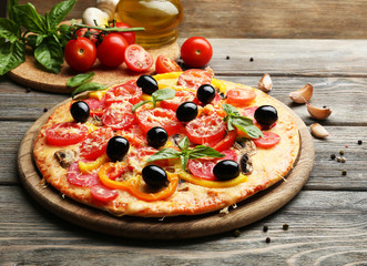 Canvas Print - Delicious pizza served on wooden table