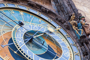 Fototapete - astronomische Uhr am historischen Rathausturm in Prag