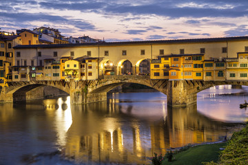 Wall Mural - Ponte Vecchio bridge in evening illumination, Florence, Italy