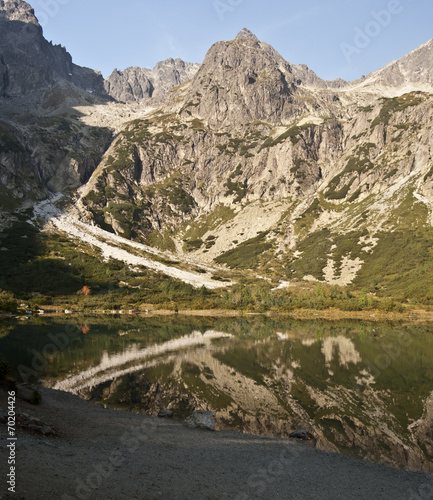 Obraz na płótnie canvas Zelene pleso ze szczytami