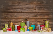 canvas print picture - Gutschein zu Weihnachten: Kerzen bunt und Geschenke auf Holz