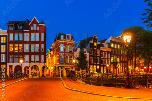 Fotoboard na płycie Nocny widok na miasto z Amsterdamu kanał z holenderskimi domami