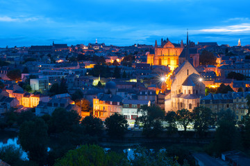 Wall Mural - Poitiers at night